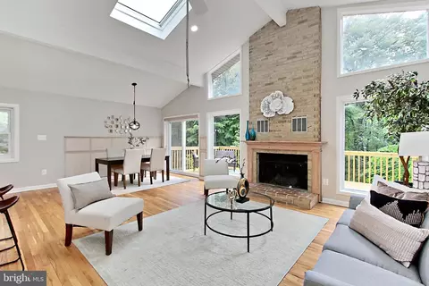 5284 Davis Ford Rd, Woodbridge, VA 22192