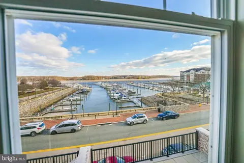 606 Marina Landing Ln, Woodbridge, VA 22191