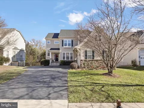 9334 Falling Water Dr, Bristow, VA 20136