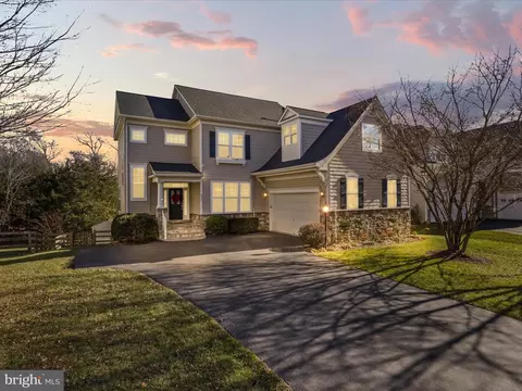 9334 Falling Water Dr, Bristow, VA 20136 photo 2