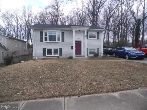 15243 Crescent St, Woodbridge, VA 22193
