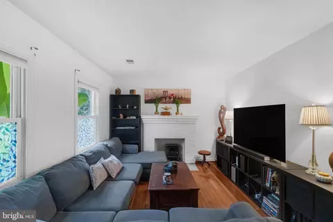 19314 Weaver Rd, Triangle, VA 22172 photo 6