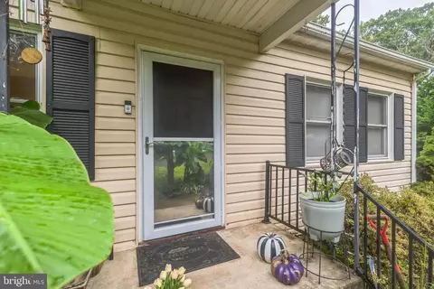 19314 Weaver Rd, Triangle, VA 22172 photo 2