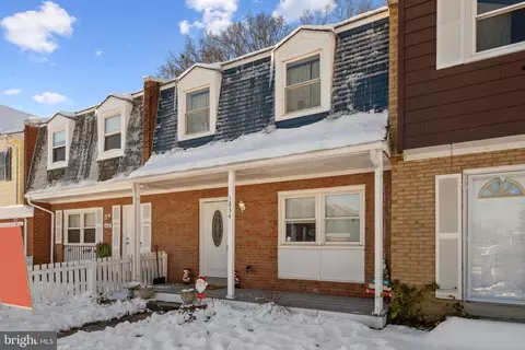1834 Fort Pulaski Ct, Dumfries, VA 22026