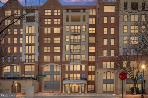 485 Harbor Side St #305, Woodbridge, VA 22191