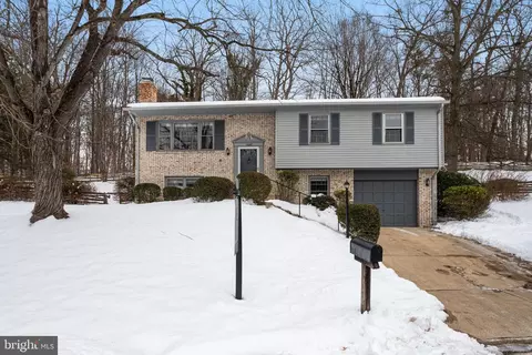 11888 Catoctin Dr, Woodbridge, VA 22192