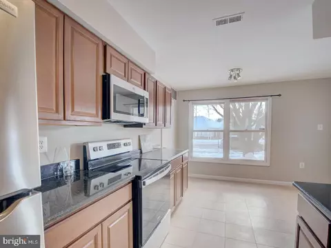Kitchen - 7560 Emerald Dr, Manassas, VA 20109 photo 2 of 7