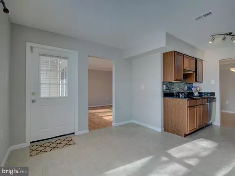 Entry Way - 7560 Emerald Dr, Manassas, VA 20109 photo 3 of 4