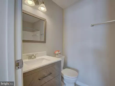Bath - 7560 Emerald Dr, Manassas, VA 20109 photo 4 of 5