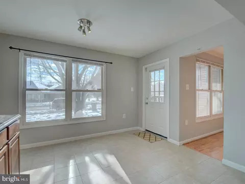 Entry Way - 7560 Emerald Dr, Manassas, VA 20109 photo 2 of 4