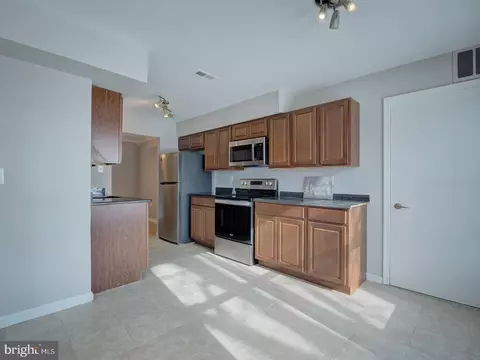 Kitchen - 7560 Emerald Dr, Manassas, VA 20109 photo 7 of 7