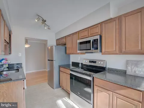 Kitchen - 7560 Emerald Dr, Manassas, VA 20109 photo 4 of 7