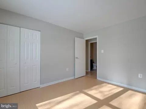 Bedroom - 7560 Emerald Dr, Manassas, VA 20109 photo 6 of 7