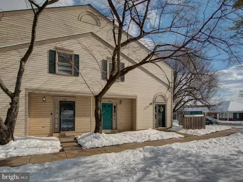 Exterior - 7560 Emerald Dr, Manassas, VA 20109 photo 2 of 8