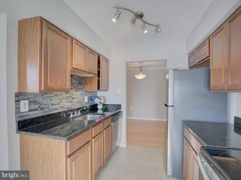 Kitchen - 7560 Emerald Dr, Manassas, VA 20109 photo 5 of 7