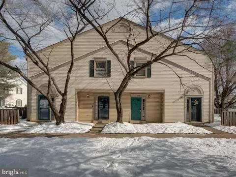 7560 Emerald Dr, Manassas, VA 20109
