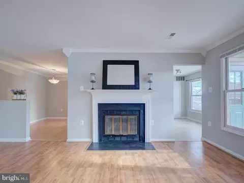 Living - 7560 Emerald Dr, Manassas, VA 20109 photo 5 of 9