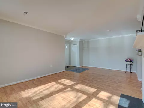 Living - 7560 Emerald Dr, Manassas, VA 20109 photo 4 of 9