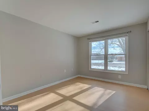 Bedroom - 7560 Emerald Dr, Manassas, VA 20109 photo 4 of 7