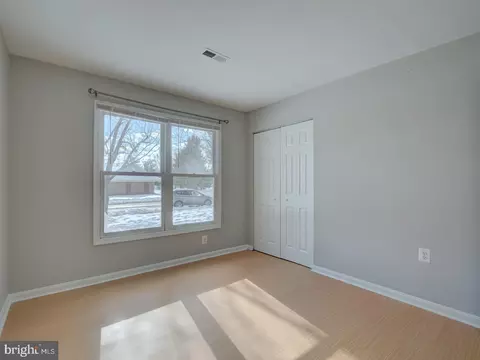 Bedroom - 7560 Emerald Dr, Manassas, VA 20109 photo 5 of 7