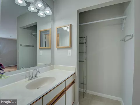 Bath - 7560 Emerald Dr, Manassas, VA 20109 photo 2 of 5