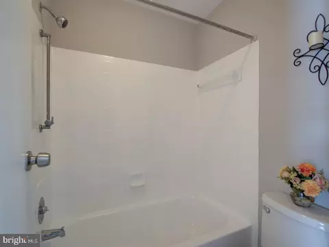 Bath - 7560 Emerald Dr, Manassas, VA 20109 photo 3 of 5