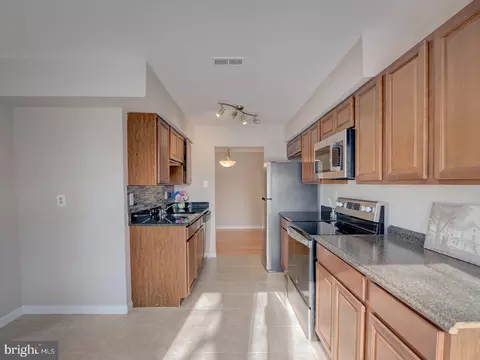 Kitchen - 7560 Emerald Dr, Manassas, VA 20109 photo 3 of 7