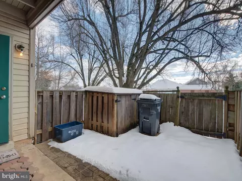 Exterior - 7560 Emerald Dr, Manassas, VA 20109 photo 4 of 8