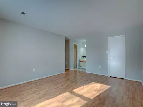 Living - 7560 Emerald Dr, Manassas, VA 20109 photo 8 of 9