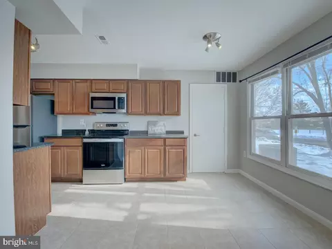 Kitchen - 7560 Emerald Dr, Manassas, VA 20109 photo 6 of 7