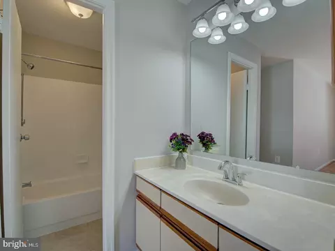 Bath - 7560 Emerald Dr, Manassas, VA 20109 photo 1 of 5