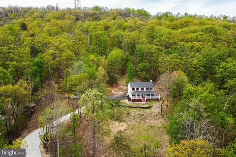 2112 Gore Dr, Haymarket, VA 20169