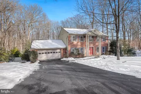 13081 Saint Andrews Ct, Woodbridge, VA 22192