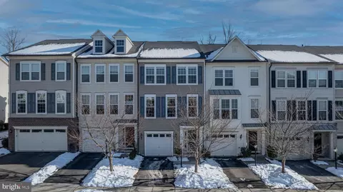 9153 Balaton Lake Ln, Bristow, VA 20136