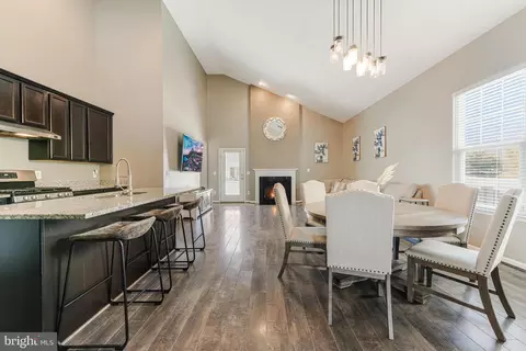 Entry Way - 10577 Blazing Star Loop, Bristow, VA 20136 photo 4 of 15