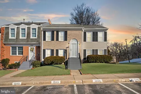 1991 Mayflower Dr, Woodbridge, VA 22192