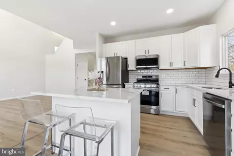 6801 Hollow Glen Ct, Gainesville, VA 20155