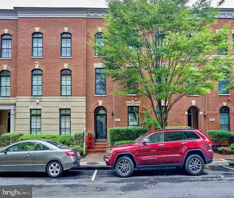 476 Harbor Side St, Woodbridge, VA 22191
