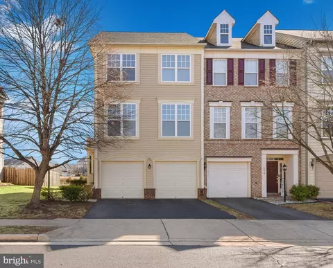 9211 Cascade Falls Dr, Bristow, VA 20136