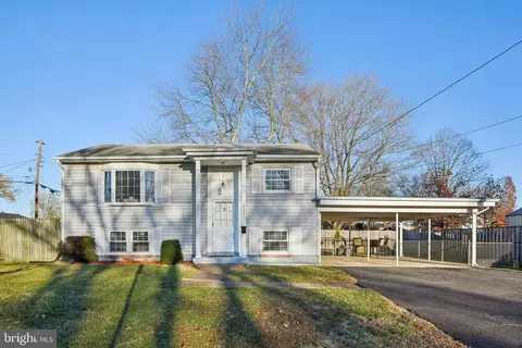 7807 Woodstock St, Manassas, VA 20109