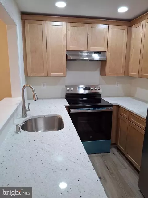 8033 Lantern Ct, Manassas, VA 20109 photo 3