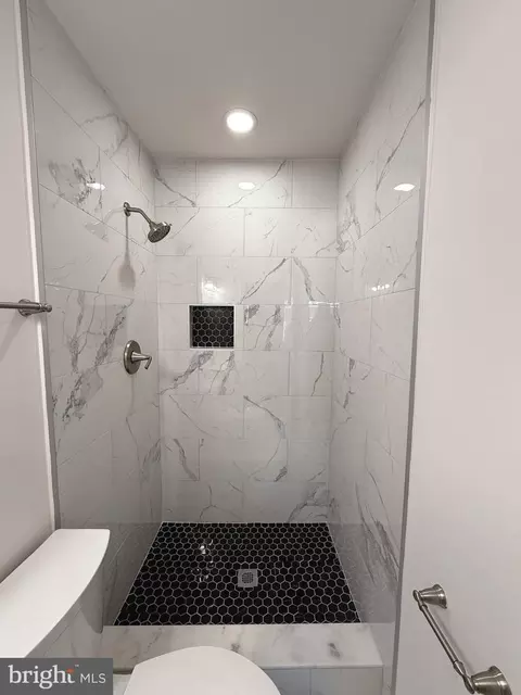 Bath - 8115 Community Dr, Manassas, VA 20109 photo 2 of 4