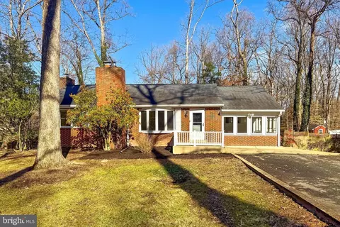 18319 Cabin Rd, Triangle, VA 22172