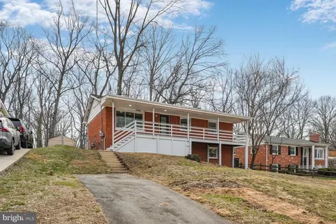 14323 Louisa St, Woodbridge, VA 22191