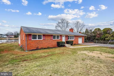 7714 Huron Dr, Gainesville, VA 20155