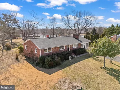 7718 Huron Dr, Gainesville, VA 20155 photo 3