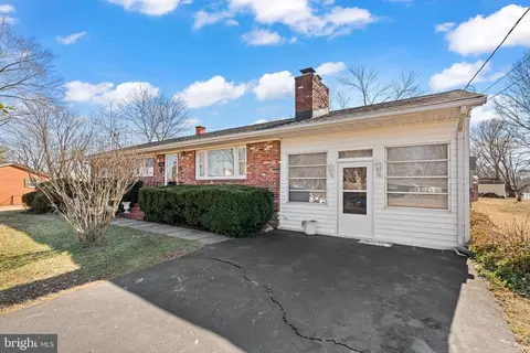7718 Huron Dr, Gainesville, VA 20155 photo 5