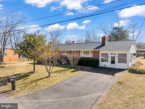 7718 Huron Dr, Gainesville, VA 20155 photo 4