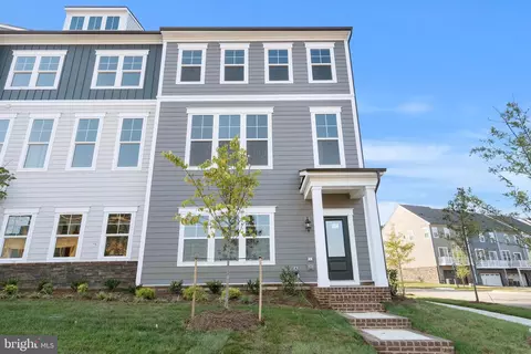 1744 Autumn Maple Leaf Dr, Dumfries, VA 22026