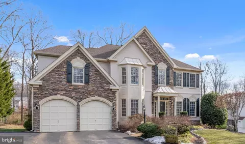 4255 Hollow Ridge Ct, Woodbridge, VA 22192